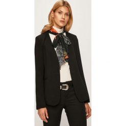 Desigual - Żakiet. Czarne marynarki damskie Desigual, m, bez wzorów, z poliesteru. W wyprzedaży za 319,90 zł.