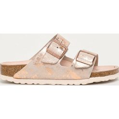 Birkenstock - Klapki skórzane Arizona. Różowe klapki damskie Birkenstock, bez wzorów, ze skóry, bez obcasa, na obcasie. Za 349,90 zł.