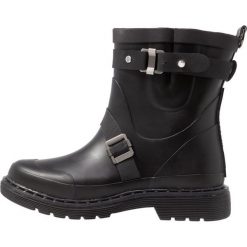 Ilse Jacobsen Kalosze black. Czarne kalosze damskie marki Ilse Jacobsen, z tworzywa sztucznego, bez obcasa, bez zapięcia. Za 509,00 zł.