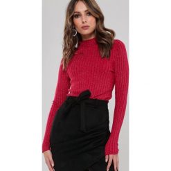 Czerwony Golf Ciaron. Czerwone swetry damskie Renee, s, bez wzorów, z długim rękawem, długie, bez kaptura. Za 79,99 zł.