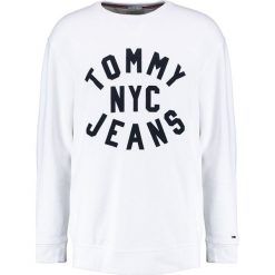 Kardigany męskie: Tommy Jeans ESSENTIAL GRAPHIC CREW Bluza classic white