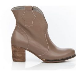 Botki na słupku kowbojki - skóra naturalna - model 503 - kolor taupe lico. Szare botki damskie Zapato, na wiosnę, z jeansu, eleganckie, z okrągłym noskiem, bez obcasa, na obcasie, bez zapięcia. Za 399,00 zł.