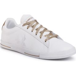 Sneakersy LE COQ SPORTIF - Agate Metallic 2010473 Optical White/Gold. Białe półbuty damskie le coq sportif, ze skóry. Za 299,00 zł.