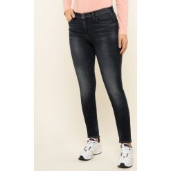 Jeansy Skinny Fit Tommy Jeans Nora DW0DW07467. Czarne jeansy damskie Tommy Jeans. W wyprzedaży za 269,00 zł.