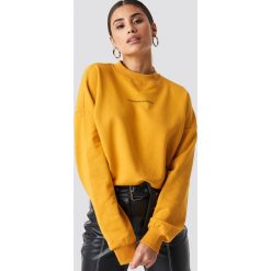 NA-KD Trend Bluza Passionate - Orange,Yellow. Pomarańczowe bluzy z nadrukiem damskie NA-KD Trend, z dzianiny, z długim rękawem, długie. Za 161,95 zł.