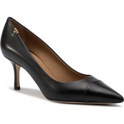 Szpilki TORY BURCH - Penelope 65Mm Cap-Toe Pump 56636 Perfect Black 004. Czarne półbuty damskie Tory Burch, bez wzorów, ze skóry, bez obcasa, na obcasie, bez zapięcia. W wyprzedaży za 1149,00 zł.