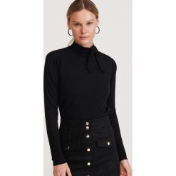 Sweter z wiązaną stójką - Czarny. Czarne swetry damskie Reserved, s, bez wzorów, bez rękawów, bez kaptura. Za 79,99 zł.