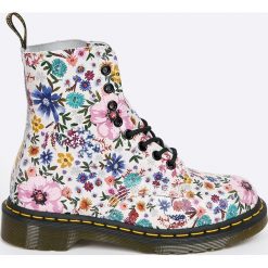Dr Martens - Botki Pascal WL. Szare buty zimowe damskie marki Dr. Martens, z materiału, na obcasie, na sznurówki. W wyprzedaży za 599,90 zł.
