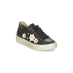 Buty Dziecko Bullboxer AIC001. Czarne trampki dziewczęce marki Bullboxer, bez wzorów, bez zapięcia. Za 279,20 zł.