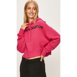 New Balance - Bluza. Różowe bluzy damskie New Balance, s, z nadrukiem, z elastanu, bez rękawów, z kapturem. W wyprzedaży za 199,90 zł.