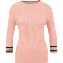 House of Dagmar KONNIE Sweter glazed pink. Czerwone bluzy damskie marki House of Dagmar, l, bez wzorów, z lyocellu, bez rękawów, bez kaptura. Za 789,00 zł.
