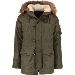 Lee ARCTIC MILITARY Parka military green. Zielone płaszcze męskie Lee, xxl, bez wzorów, z materiału, bez kaptura. W wyprzedaży za 538,85 zł.