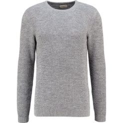 Swetry klasyczne męskie: Selected Homme SHNNEWVINCE BUBBLE CREW NECK Sweter medium grey melange