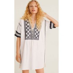 Mango - Sukienka Camisola. Szare sukienki damskie Mango, na co dzień, s, z haftami, z bawełny, casualowe, bez kołnierzyka, z krótkim rękawem, krótkie, mini, proste. Za 229,90 zł.