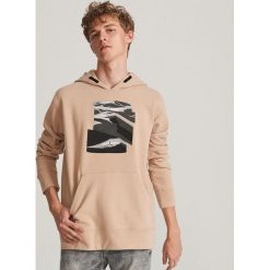 Bluza z haftowanym wzorem - Beżowy. Brązowe bluzy męskie Reserved, s, z haftami, bez kołnierzyka, bez rękawów, bez kaptura. Za 179,99 zł.