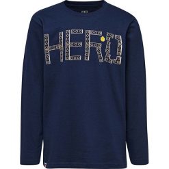 Koszulka "CM-50110" w kolorze granatowym. Niebieskie t-shirty chłopięce LEGO Wear, z nadrukiem, z bawełny, z długim rękawem. W wyprzedaży za 35,95 zł.