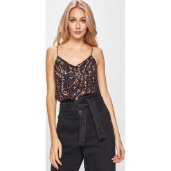 Vero Moda - Top. Zielone bluzki damskie Vero Moda, s, bez wzorów, z elastanu, bez kołnierzyka. W wyprzedaży za 49,90 zł.