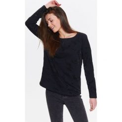 BLUZA DAMSKA Z CIEKAWĄ FAKTURĄ PRZYPOMINAJĄCĄ ZWIERZĘCY WZÓR, Z BROKATEM. Czarne bluzy damskie marki TROLL, s, z motywem zwierzęcym, z dzianiny. W wyprzedaży za 54,99 zł.