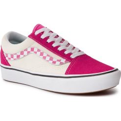 Tenisówki VANS - Comfycush Old Sko VN0A3WMAVNU1 Carmin. Różowe półbuty damskie Vans, bez wzorów, ze skóry, bez zapięcia. W wyprzedaży za 229,00 zł.