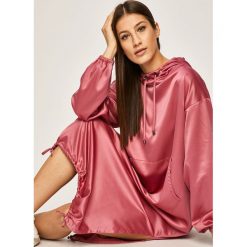 Answear - Bluza. Różowe bluzy damskie ANSWEAR, s, bez wzorów, z elastanu, bez rękawów, z kapturem. W wyprzedaży za 239,90 zł.