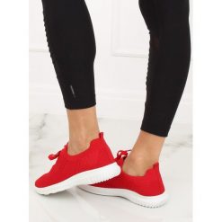 Buty sportowe czerwony FROEMA. Czerwone buty sportowe damskie FunKee.pl, bez wzorów, z tkaniny, sportowe. Za 91,99 zł.