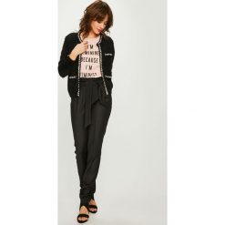 Morgan - Spodnie. Czarne spodnie damskie Morgan, bez wzorów, z materiału, casualowe. W wyprzedaży za 179,90 zł.
