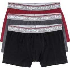 Bokserki (3 pary) bonprix czerwony klonowy + czarny + szary. Czerwone bokserki męskie bonprix, z napisami. Za 50,97 zł.