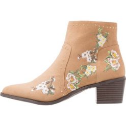 Botki damskie: Miss Selfridge DRIFT Botki kowbojki i motocyklowe brown