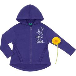 Bluza w kolorze fioletowym. Fioletowe bluzy niemowlęce Benetton Kids, z nadrukiem, z bawełny, bez rękawów, bez kaptura. W wyprzedaży za 42,95 zł.