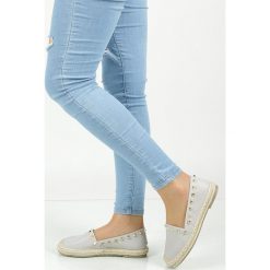 Espadryle z ćwiekami Casu 7372. Szare espadryle damskie Casu, bez wzorów, bez obcasa. Za 49,99 zł.