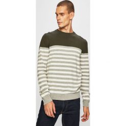 Produkt by Jack & Jones - Sweter. Zielone swetry męskie PRODUKT by Jack & Jones, xl, bez wzorów, z bawełny, z okrągłym kołnierzem, bez kaptura. W wyprzedaży za 54,90 zł.