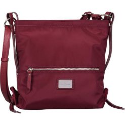 Tom Tailor torebka damska crossbody Elin Nylon Crossbag burgundowa. Czerwone torebki klasyczne damskie Tom Tailor, bez wzorów, z nylonu, eleganckie, bez dodatków. Za 219,00 zł.
