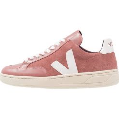Trampki damskie slip on: Veja Tenisówki i Trampki dried petal/white