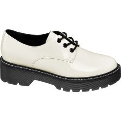 Półbuty damskie Catwalk białe. Białe półbuty damskie Catwalk, bez wzorów, z materiału, bez obcasa, na obcasie, bez zapięcia. Za 139,90 zł.