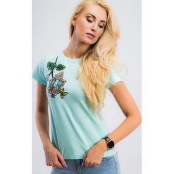 Miętowy T-shirt z haftem 3345. Zielone t-shirty damskie Fasardi, l, z haftami. Za 29,00 zł.