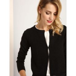 Bolero swetrowe damski klasyczne. Czarne swetry damskie na zimę, z dzianiny, eleganckie, krótkie. W wyprzedaży za 49,99 zł.