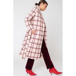 Płaszcze damskie: NA-KD Trend Długi płaszcz w kratę – Pink