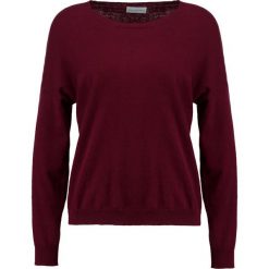 Swetry klasyczne damskie: Delicatelove MARTA COCA Sweter merlot