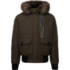 Kurtka zimowa Superdry Everest Bomber M5000039A. Zielone kurtki męskie Superdry, na zimę, m, bez wzorów, z nylonu, bez kaptura. W wyprzedaży za 429,00 zł.