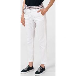 Tommy Hilfiger Spodnie Biały. Białe spodnie damskie TOMMY HILFIGER, w paski, z elastanu. Za 462,95 zł.