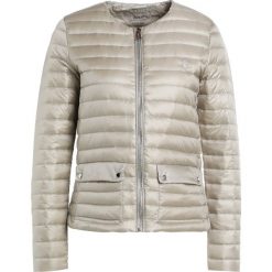 Polo Ralph Lauren Kurtka puchowa surplus khaki. Brązowe kurtki damskie puchowe marki Polo Ralph Lauren, na zimę, m, z materiału. W wyprzedaży za 503,60 zł.