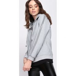 Jasnoszara Bluza Practical Chic. Szare bluzy damskie marki Born2be, s, bez wzorów, bez rękawów, bez kaptura. Za 79,99 zł.