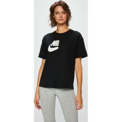 Nike Sportswear - Top sportowy. Szare topy sportowe damskie Nike Sportswear, l, z nadrukiem, z bawełny, z krótkim rękawem. W wyprzedaży za 149,90 zł.