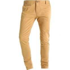 Chinosy męskie: Knowledge Cotton Apparel PISTOL JOE Spodnie materiałowe dessert sand