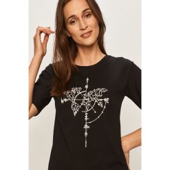 Answear - T-shirt. Czarne bluzki damskie ANSWEAR, s, z nadrukiem, z bawełny, casualowe, z okrągłym kołnierzem. W wyprzedaży za 49,90 zł.