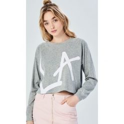Bluza z nadrukiem La - Jasny szar. Szare bluzy damskie Sinsay, s, z nadrukiem, bez rękawów, bez kaptura. Za 29,99 zł.