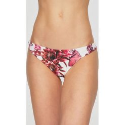 Guess Jeans - Figi kąpielowe. Różowe stroje kąpielowe damskie Guess Jeans, l, z aplikacjami, z elastanu. W wyprzedaży za 99,90 zł.