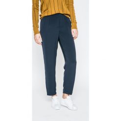 Vero Moda - Spodnie Adrianne. Spodnie damskie Vero Moda. W wyprzedaży za 49,90 zł.