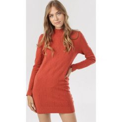 Łososiowa Tunika Lilinera. Różowe tuniki damskie Born2be, s, bez wzorów, bez kołnierzyka, bez rękawów. Za 79,99 zł.