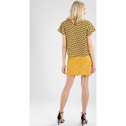 Bluzki damskie: Louche SALVATOR RAMBLER Bluzka mustard